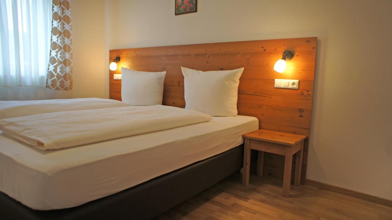 Hotel Heimfeld Restaurant Cafe Garching an Der Alz Bagian luar foto
