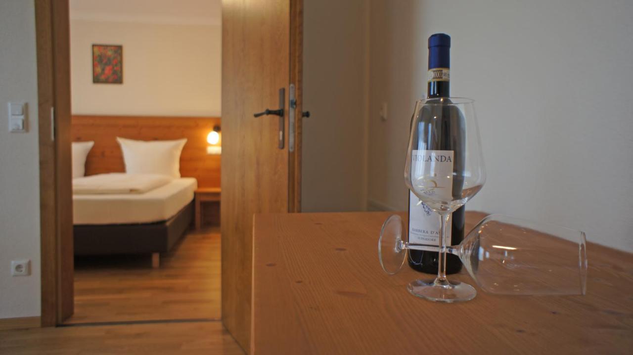 Hotel Heimfeld Restaurant Cafe Garching an Der Alz Bagian luar foto