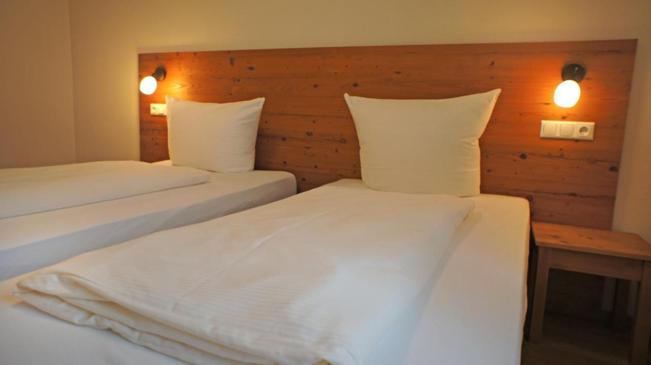 Hotel Heimfeld Restaurant Cafe Garching an Der Alz Bagian luar foto