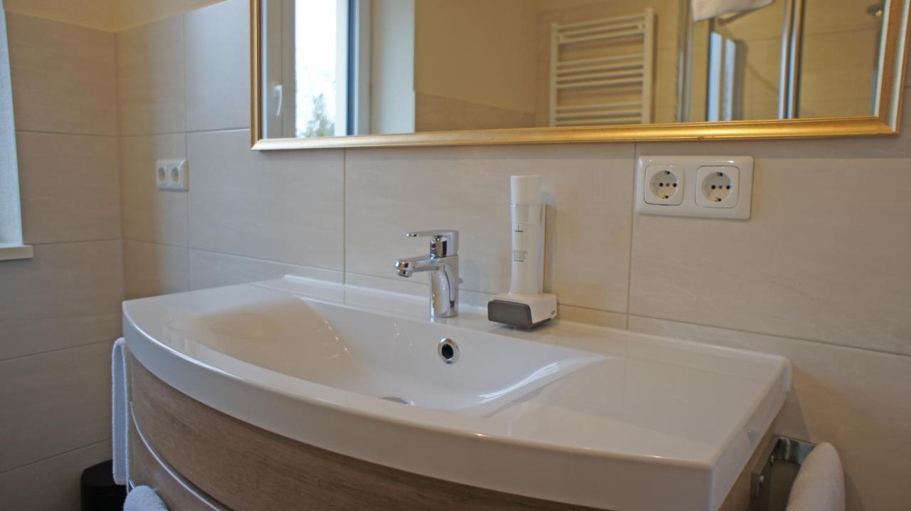 Hotel Heimfeld Restaurant Cafe Garching an Der Alz Bagian luar foto