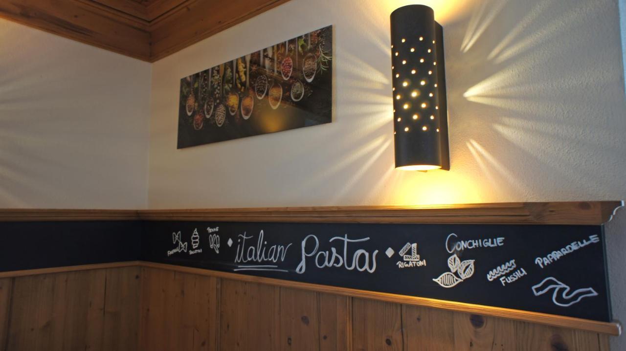 Hotel Heimfeld Restaurant Cafe Garching an Der Alz Bagian luar foto